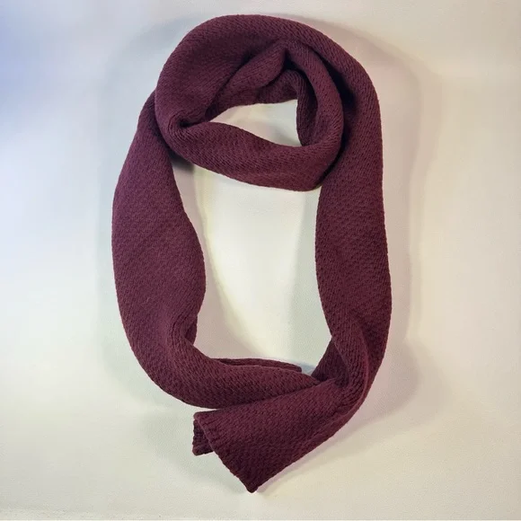 4/$25** New Ladies Calvin Klein Burgundy Heavy Knit Scarf - Picture 2 of 6